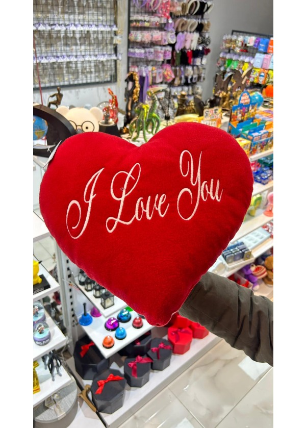 I LOVE YOU YAZILI KALPLİ YASTIK