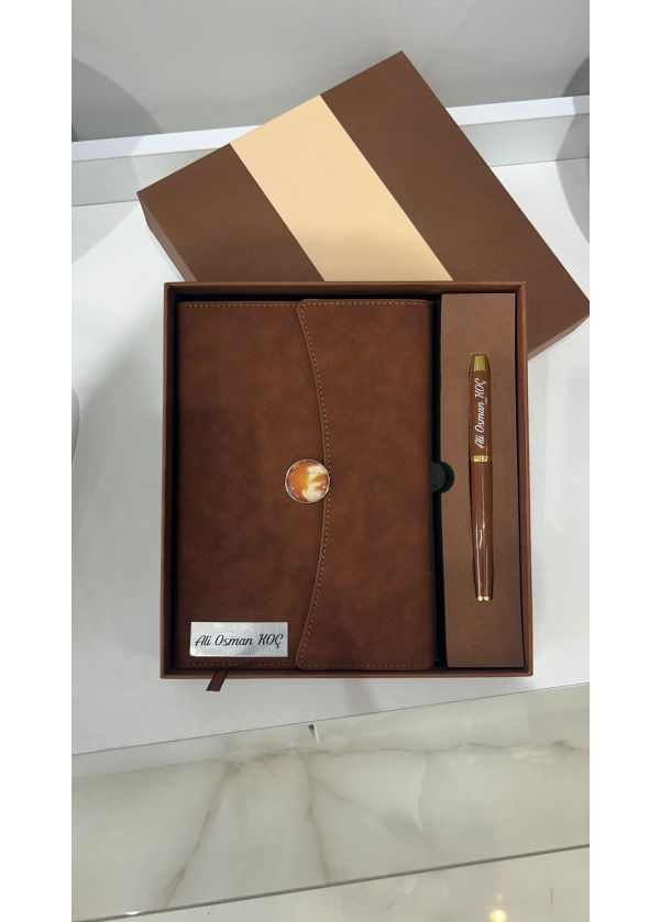Kişiye Özel İsim Baskılı Deri Defter ve Kalem Hediye Seti – Özel Kutulu & Çantalı Prestij Ajanda Seti